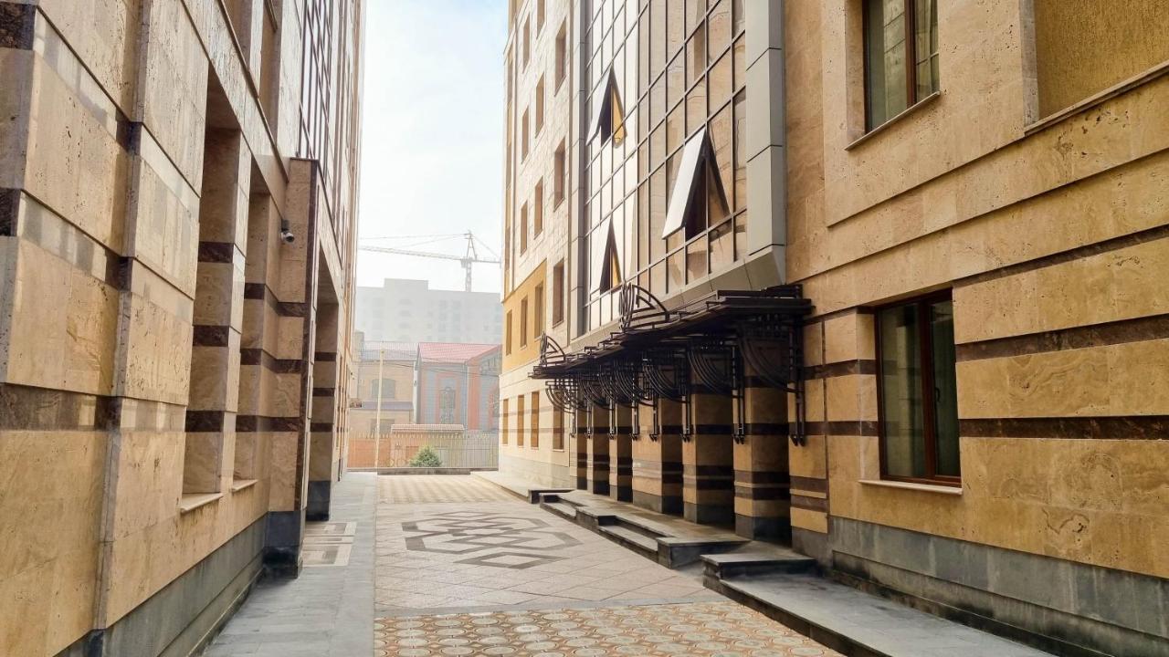 Olympavan Hotel Yerevan Exterior photo