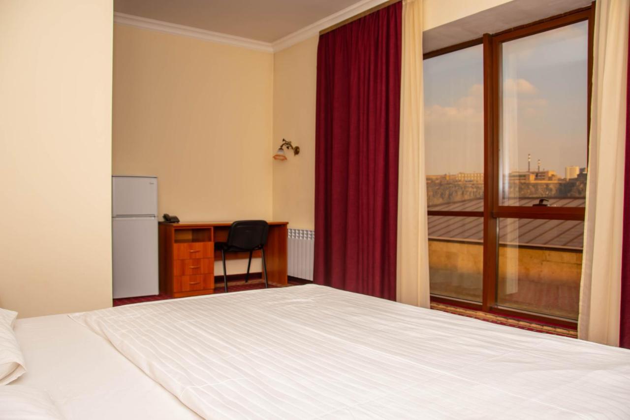 Olympavan Hotel Yerevan Exterior photo