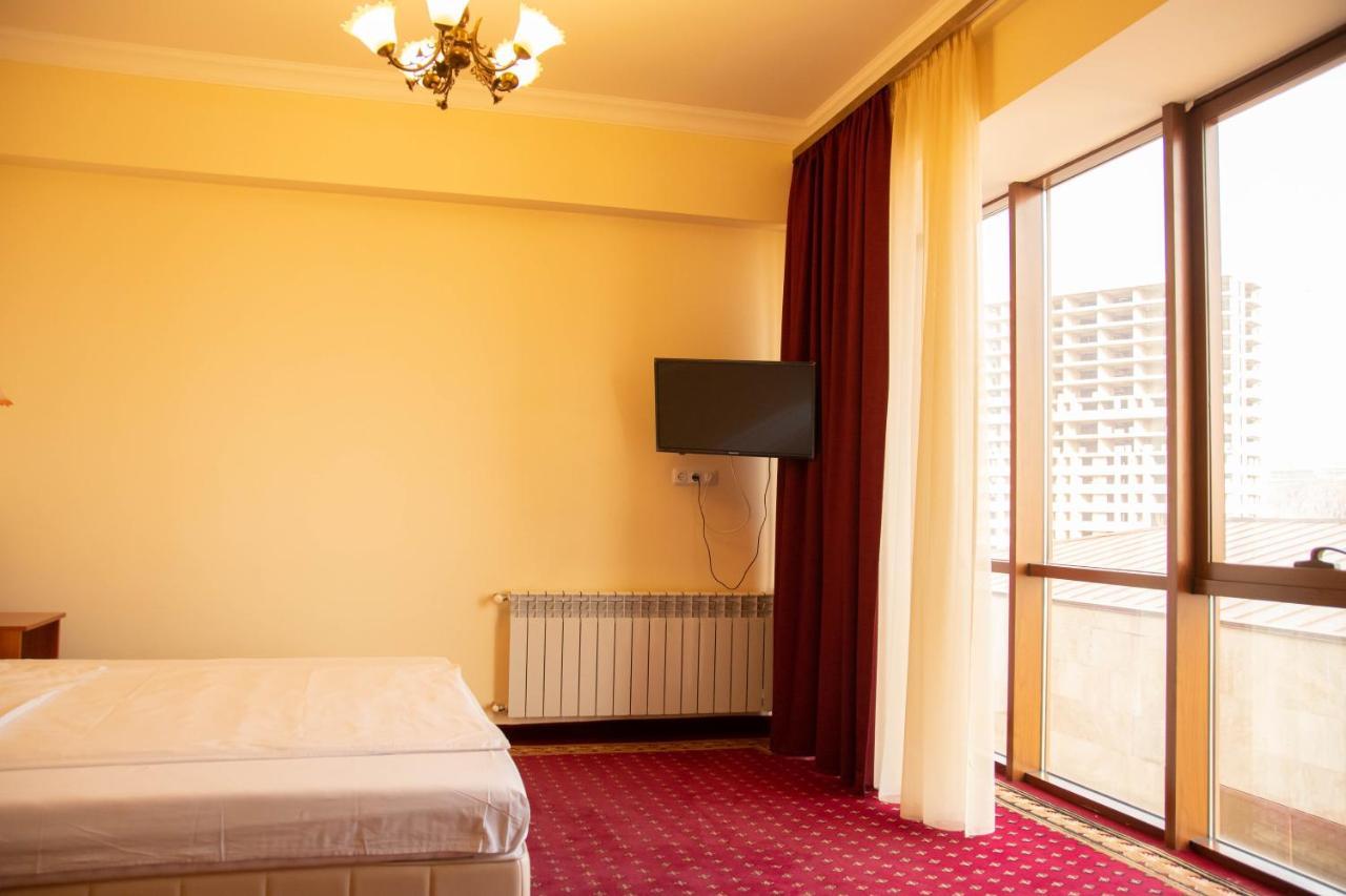 Olympavan Hotel Yerevan Exterior photo