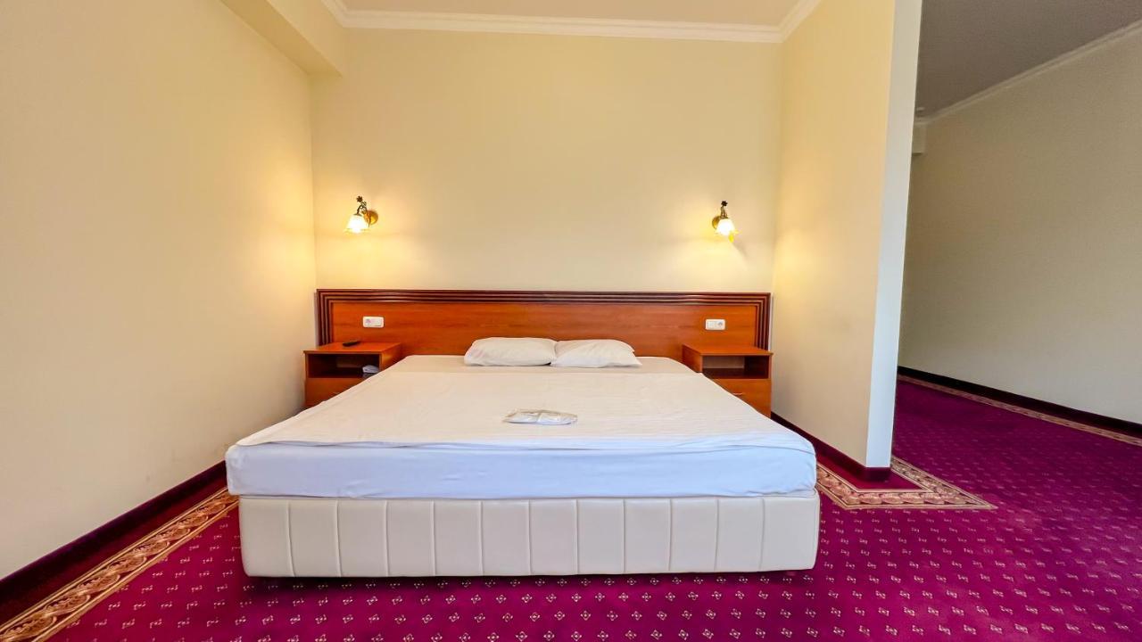 Olympavan Hotel Yerevan Exterior photo