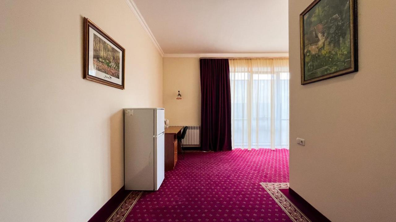 Olympavan Hotel Yerevan Exterior photo