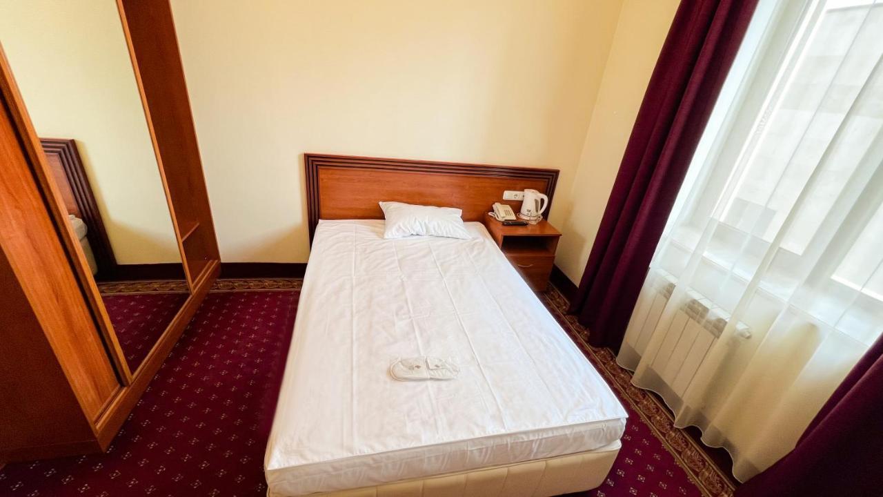 Olympavan Hotel Yerevan Exterior photo