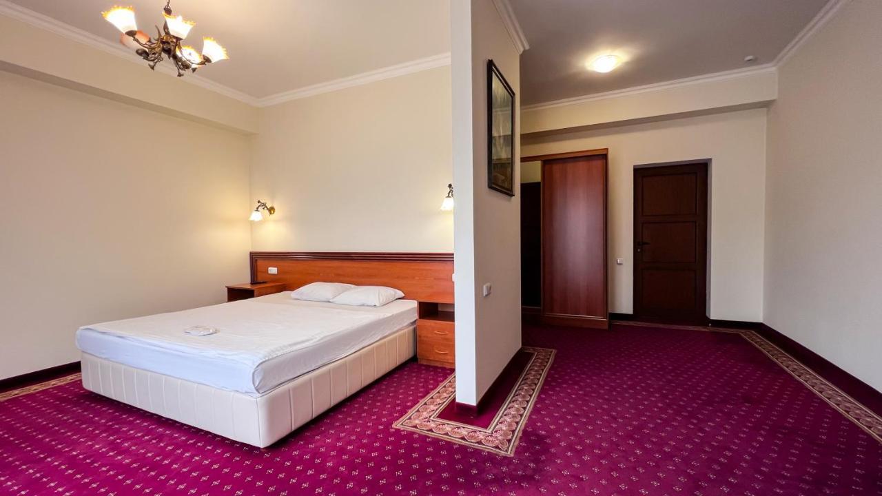 Olympavan Hotel Yerevan Exterior photo