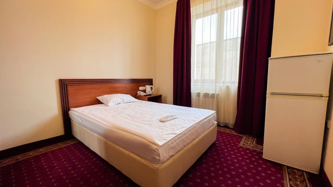 Olympavan Hotel Yerevan Exterior photo
